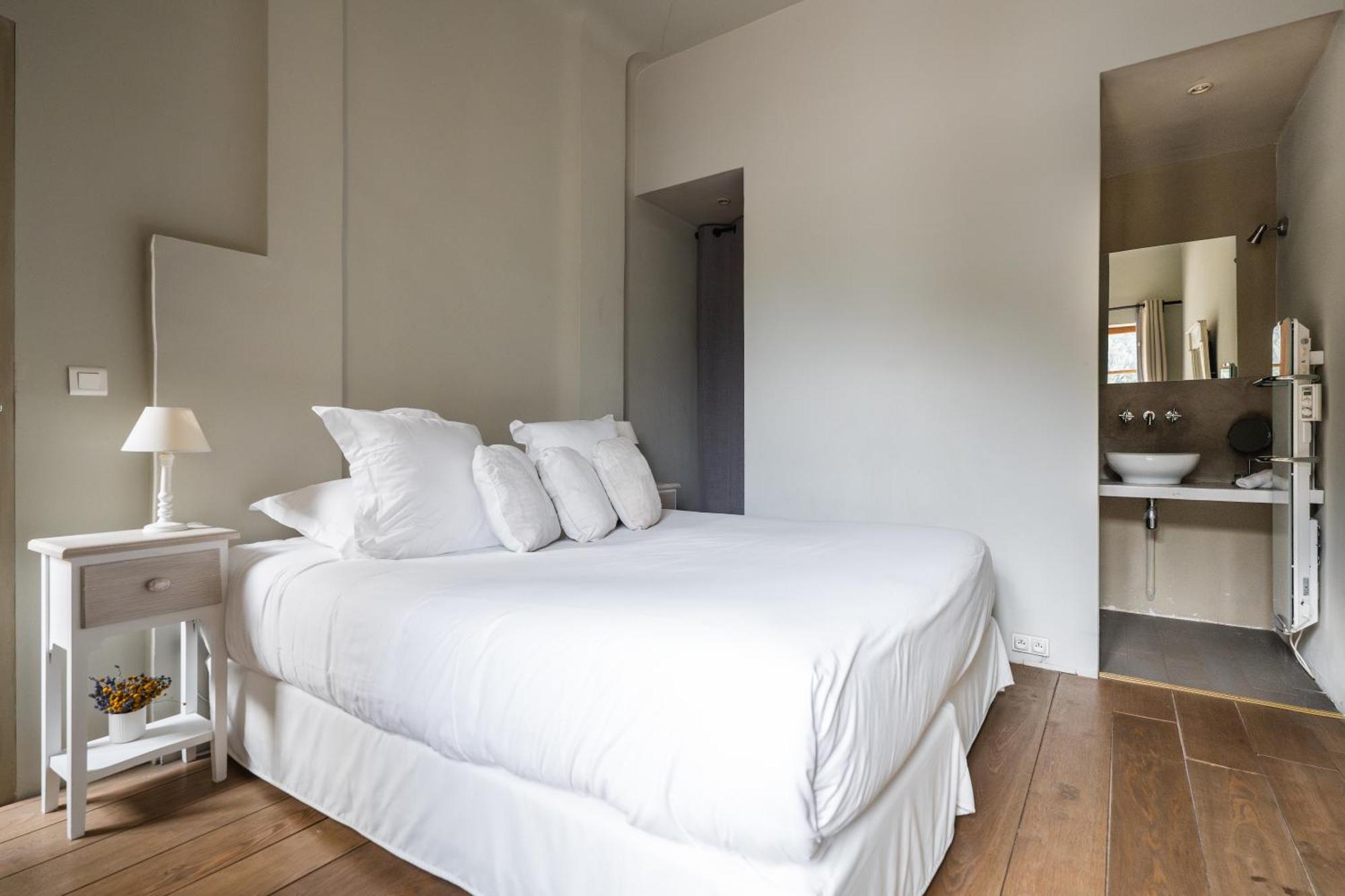 Le Galinier Lourmarin, A Beaumier Guesthouse 卢马罕 客房 照片