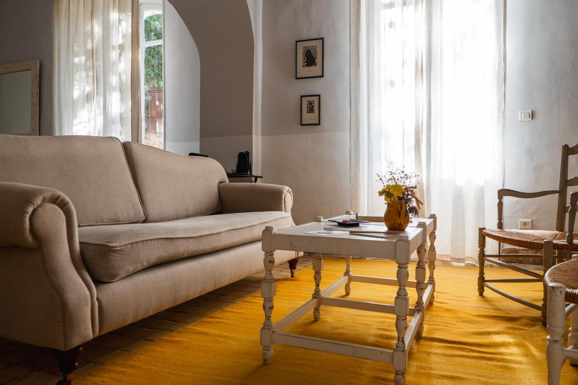 Le Galinier Lourmarin, A Beaumier Guesthouse 卢马罕 客房 照片